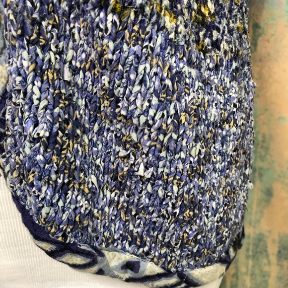 ๐ฅ Boucle Wool Knitted Vest with Buttons - Picture 6 of 8